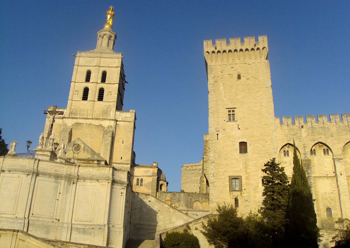 Guide touristique : Les monuments historiques et les sites pittoresques d’Avignon