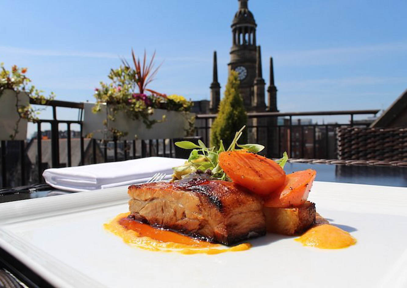 Restaurant Glasgow avec vue nocturne sur les étoiles scintillantes de la ville